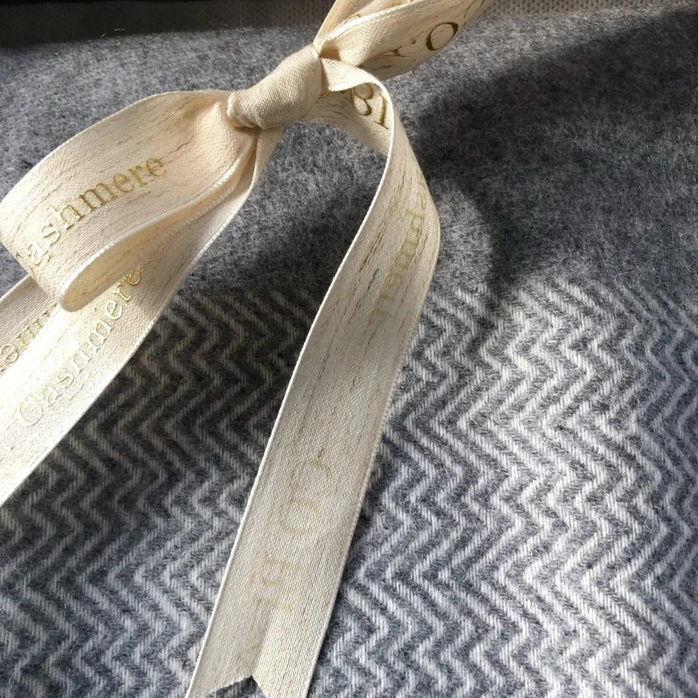 NWT CO.BI. Italy 100% Cashmere Throw Blanket Gray with Ivory Zigzag New In Box